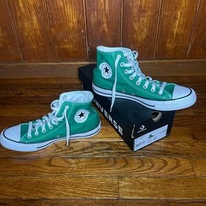 Chuck Taylor All Star Classic Green Shoebox Included Size: (MENS-8) (WOMENS-10)